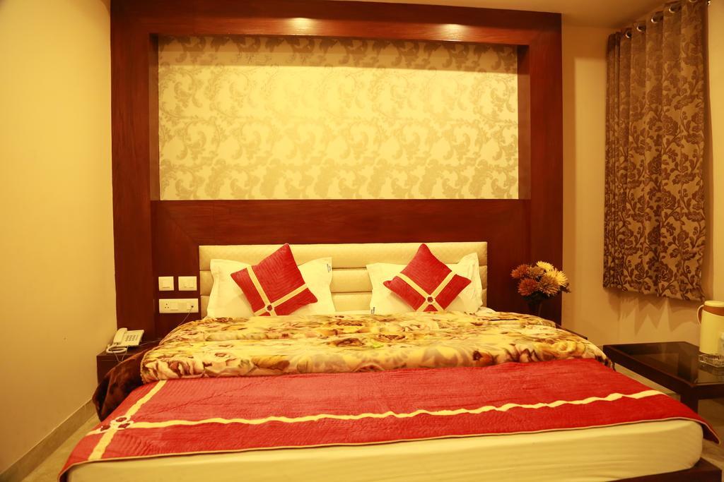 Hotel Geeta Saar Neu-Delhi Exterior foto