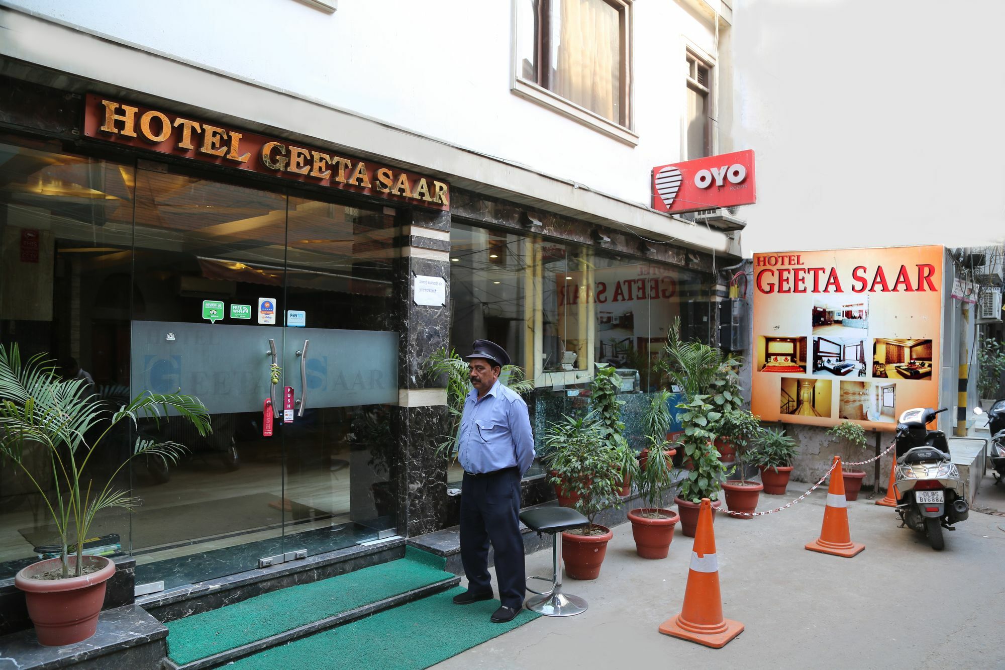 Hotel Geeta Saar Neu-Delhi Exterior foto